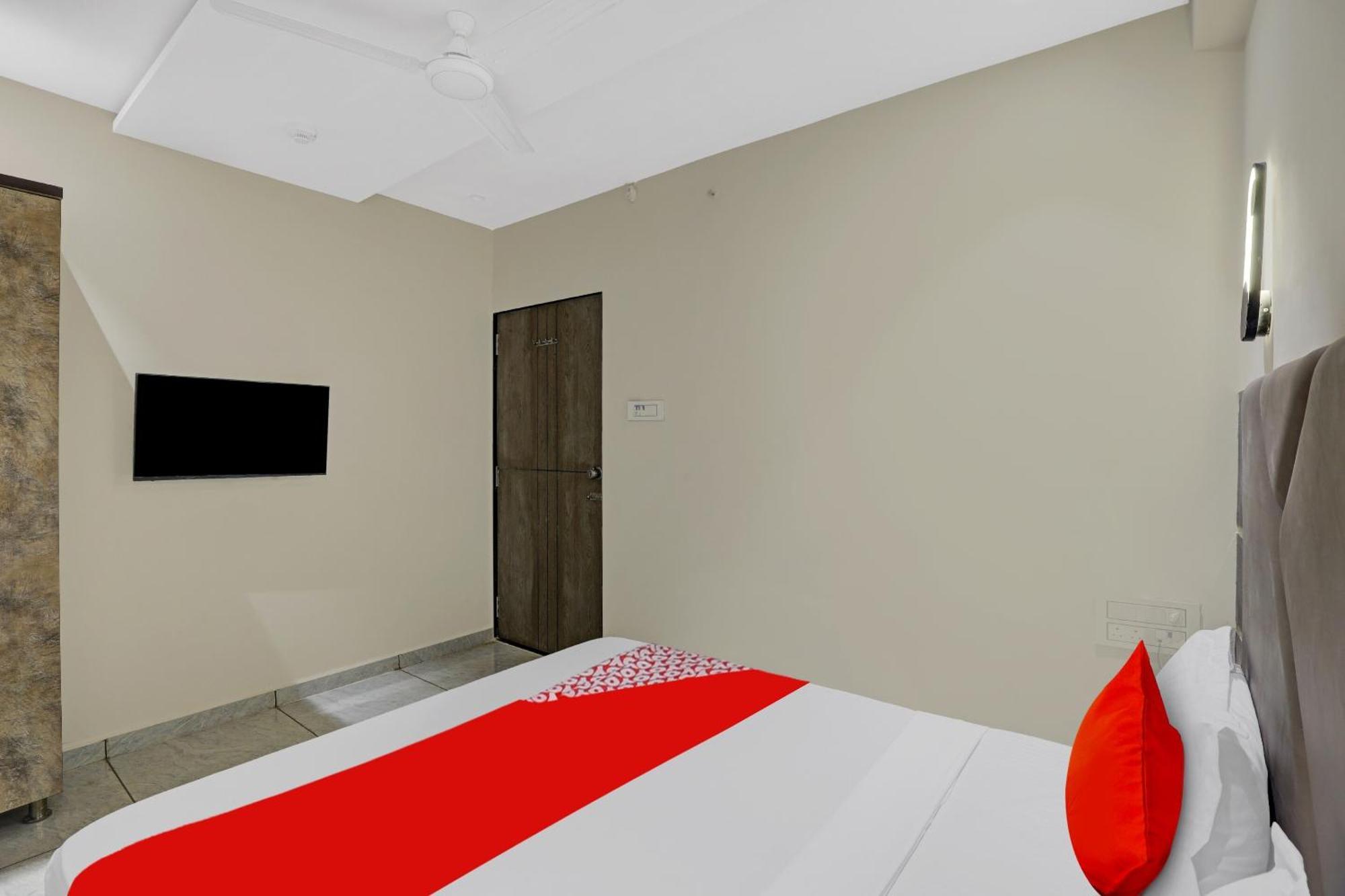 Hotel O Shree Palace Utran Exterior photo
